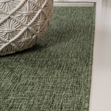 Alda Modern Minimalist Mingled Solid Indoor/Outdoor Area Rug